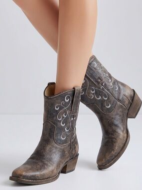 Sterling River women’s embroidered distressed leather western ankle boots size 7